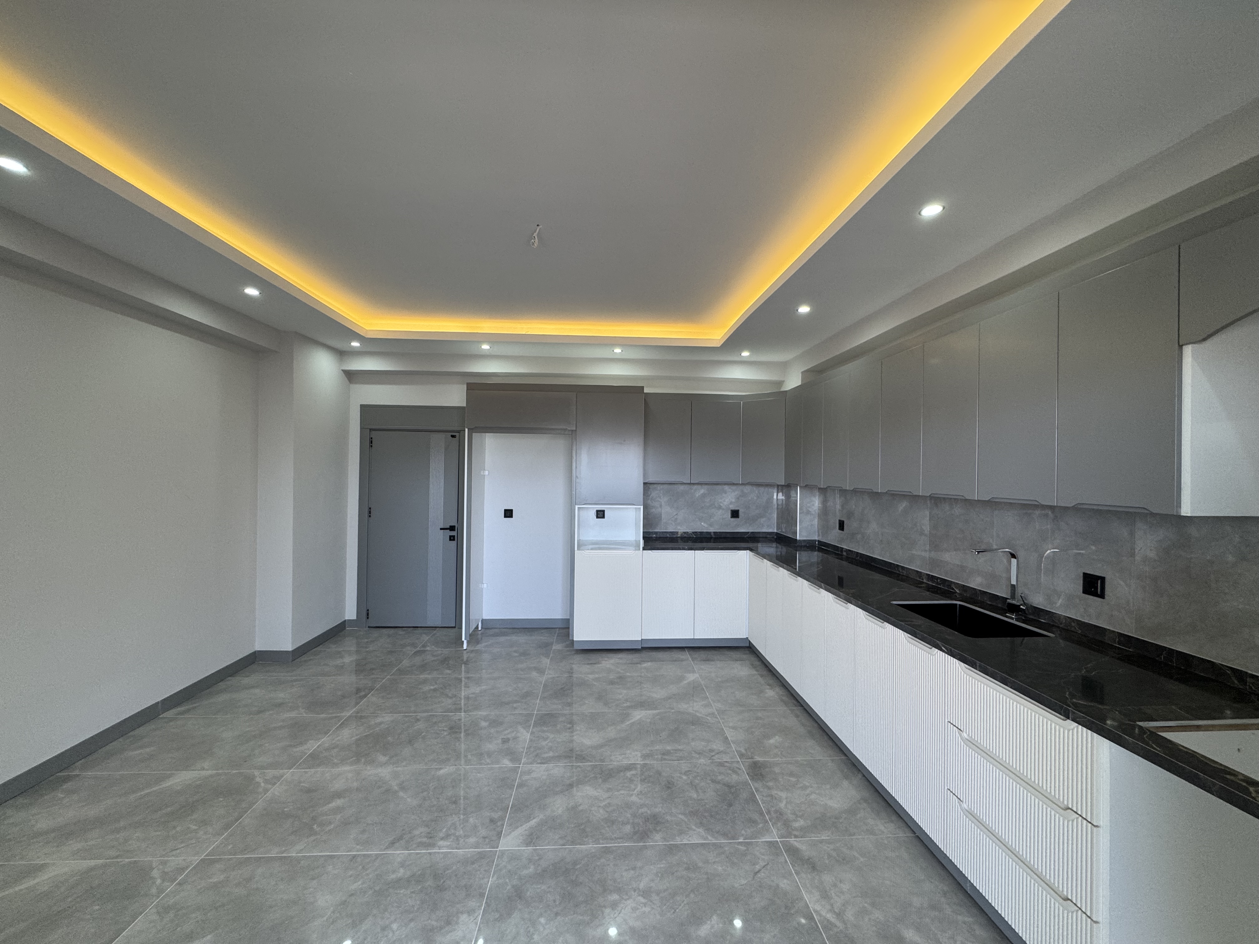 EMLAK 777 MUHTEŞEM MANZARALI ULTRA LÜKS 4+1 DAİRE. MART AYINDA KESİN TESLİM