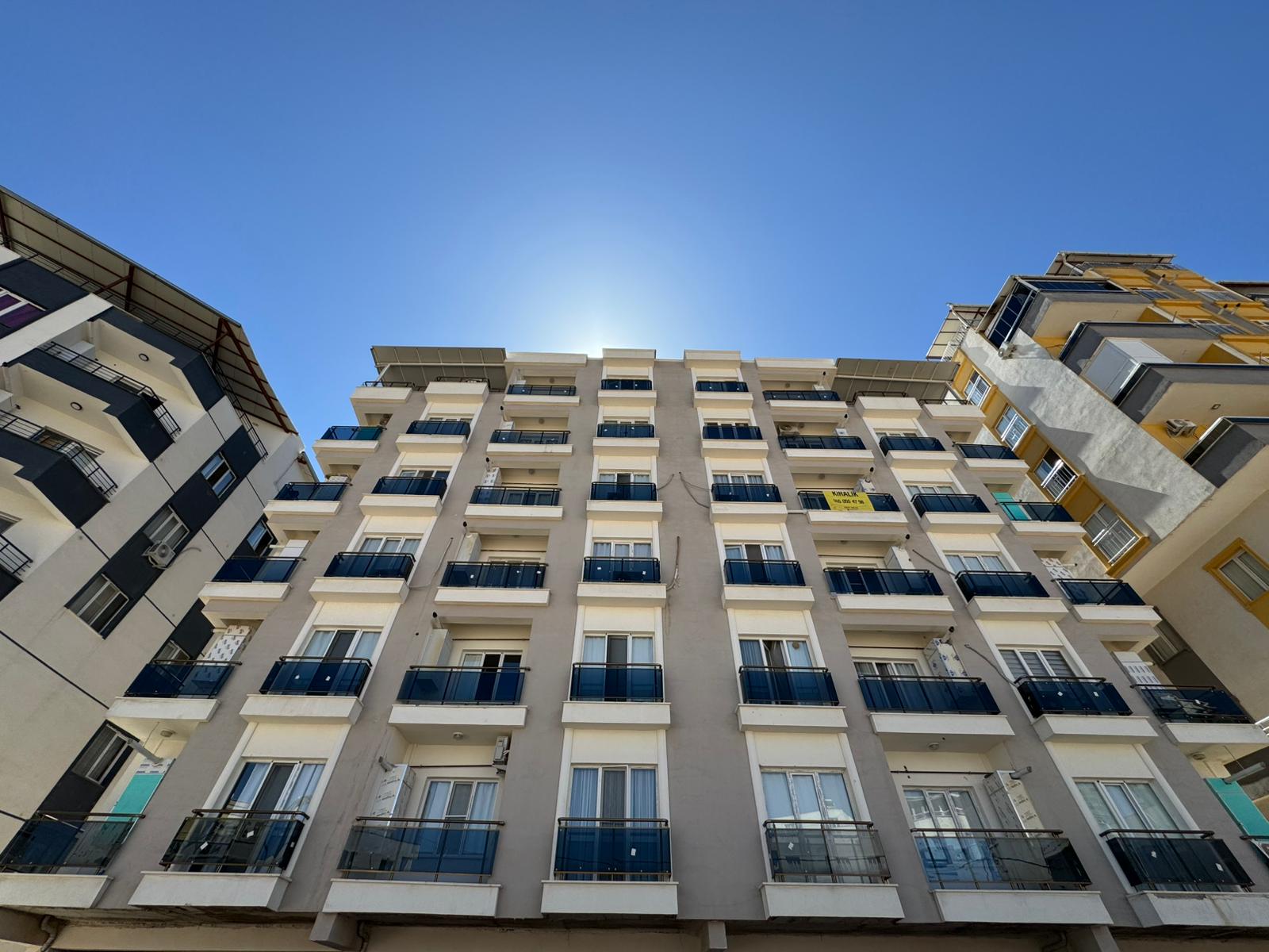 EMLAK 777 MERKEZİ KONUMDA FULL EŞYALI KİRALIK 1+1 DAİRE